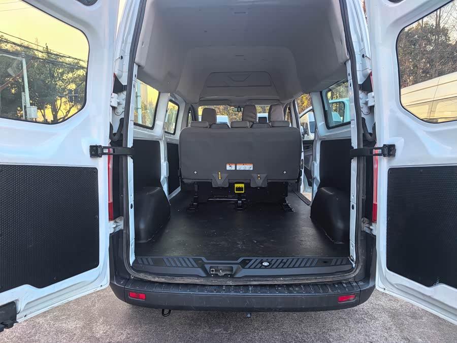 Ford Transit 2021 car image #6