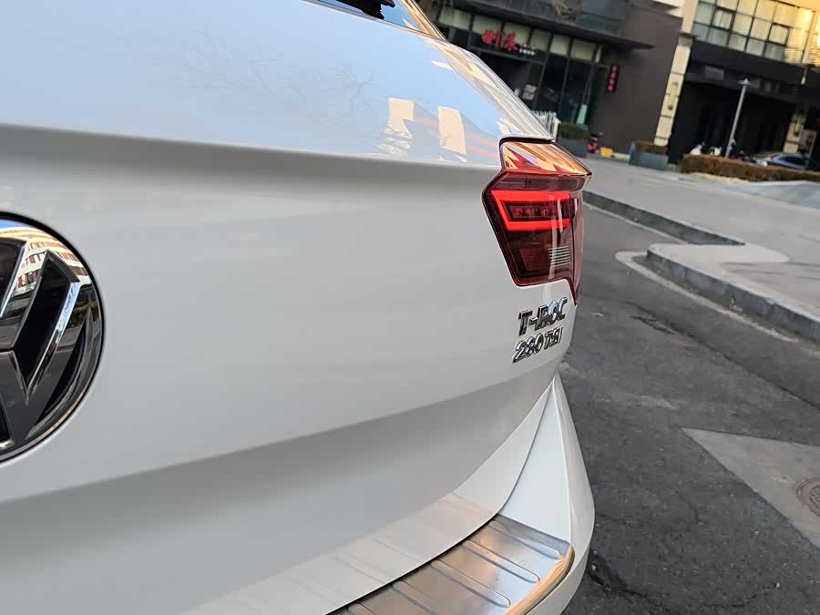 Volkswagen T-Roc 2019 car image #6
