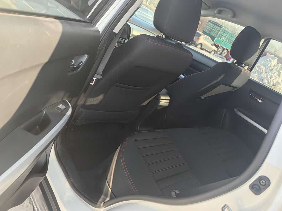 Suzuki Vitara 2017 car image #6
