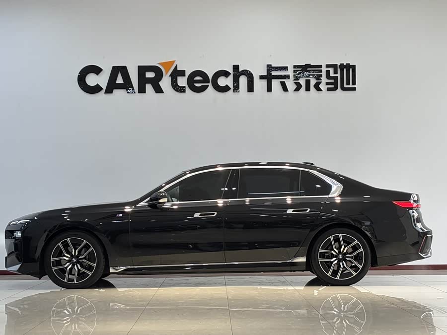 BMW 7 Series 2024 car image #6