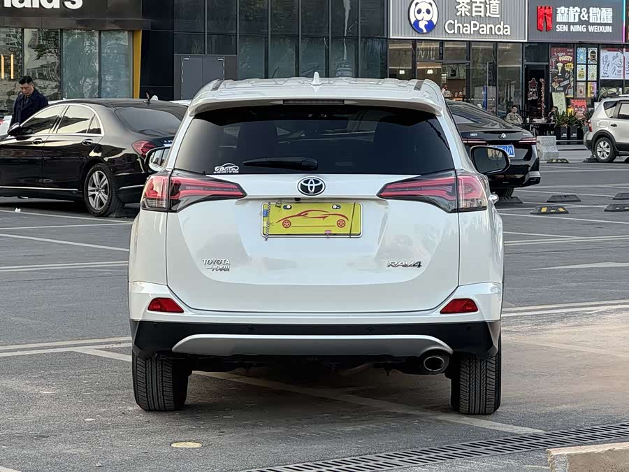 Toyota RAV4 2017 car image #6