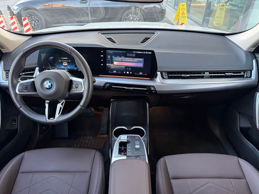 BMW iX1 2025 #6 BMW iX1 2025 car image #6