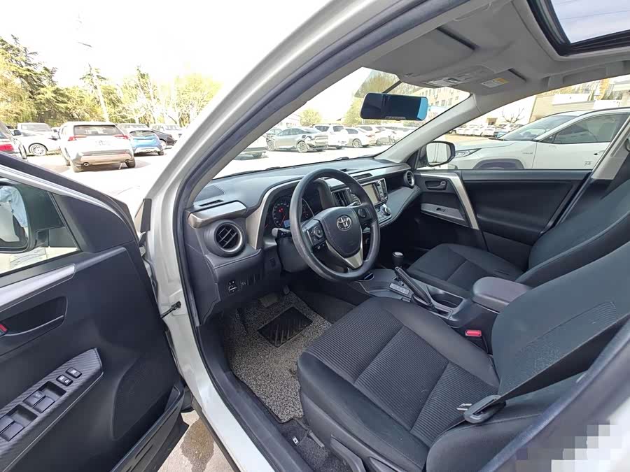 Toyota RAV4 2015 car image #6