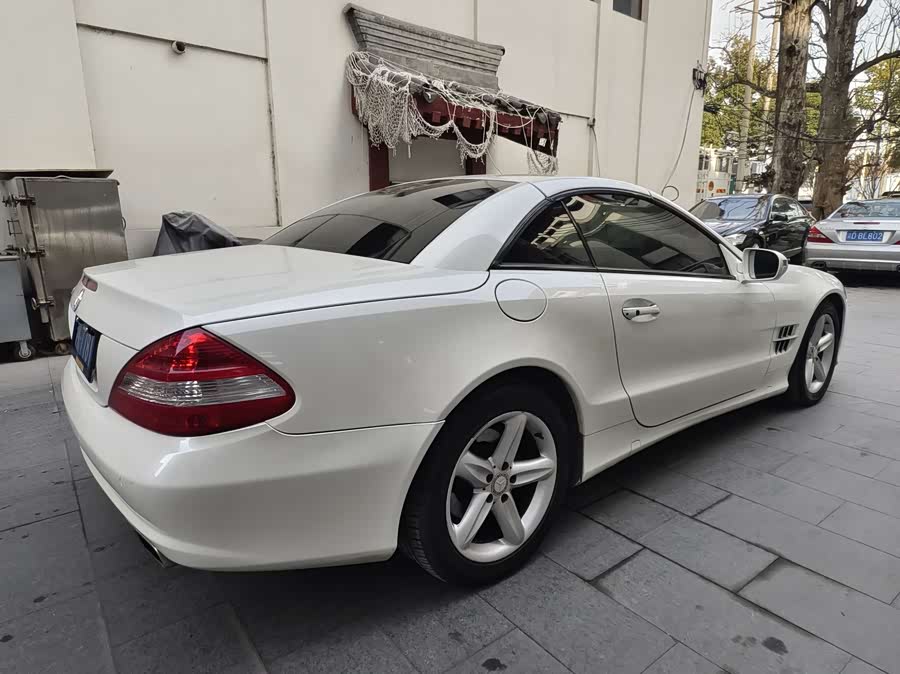 Mercedes-Benz SL Class 2010 car image #6