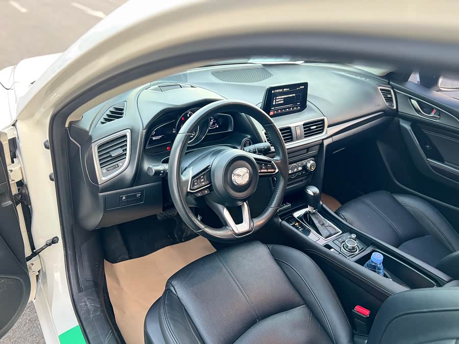 Mazda 3 Axela 2017 car image #6