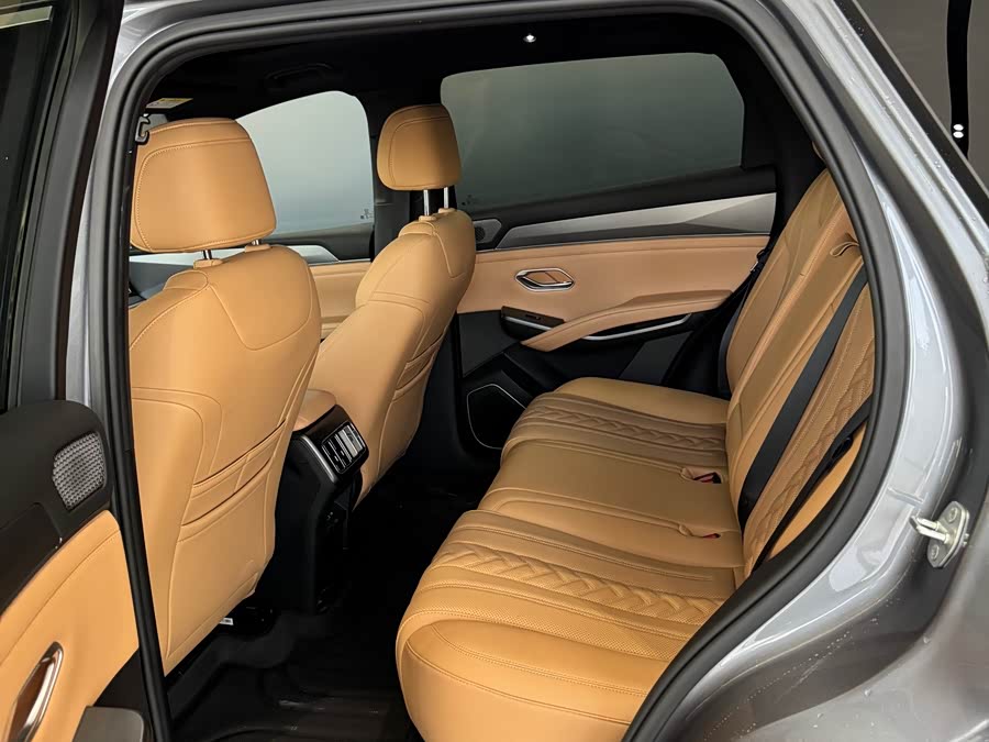 BYD SongL DM-i 2025 car image #6