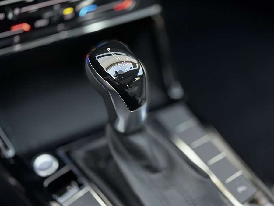 Volkswagen Passat 2025 immagine di auto #6