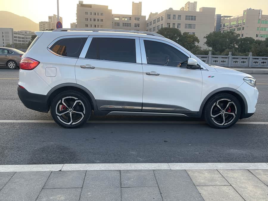 SWM X7 2018 imagen de coche #6