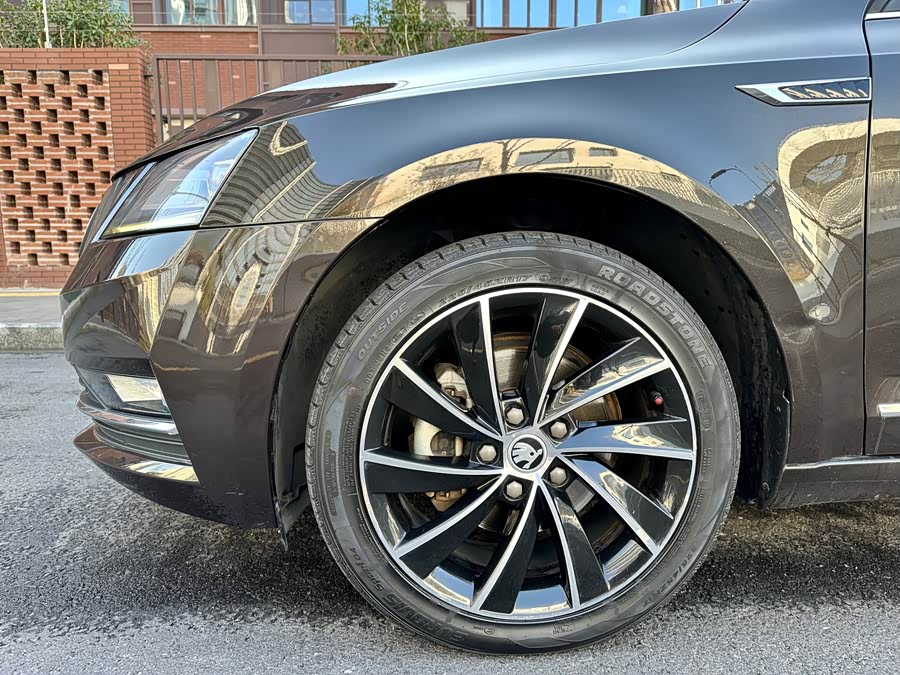 Skoda Octavia 2018 car image #6