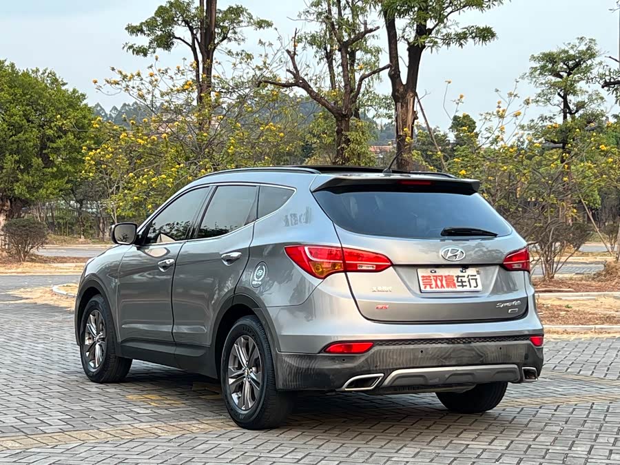 Hyundai Santa Fe 2015 car image #6