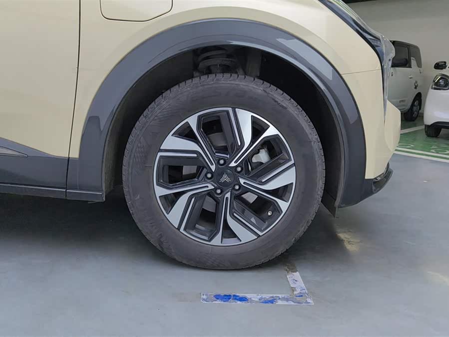 哪吒汽车 哪吒U 2022 #6 哪吒汽车 哪吒U 2022 汽车图片 #6