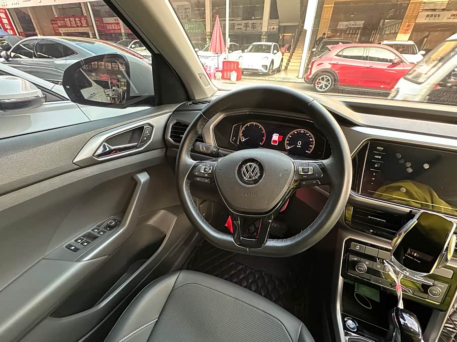 Volkswagen T-Cross 2020 car image #6
