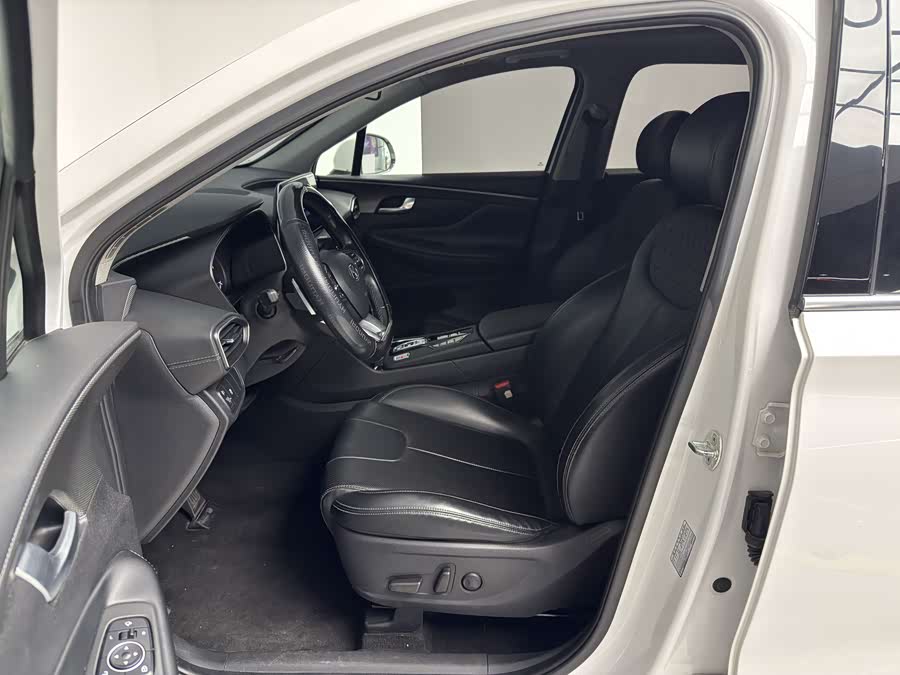 Hyundai Santa Fe 2020 car image #6
