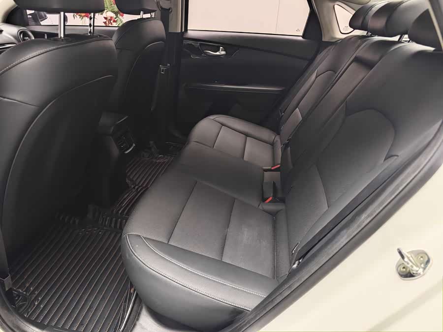 Kia K3 2019 car image #6