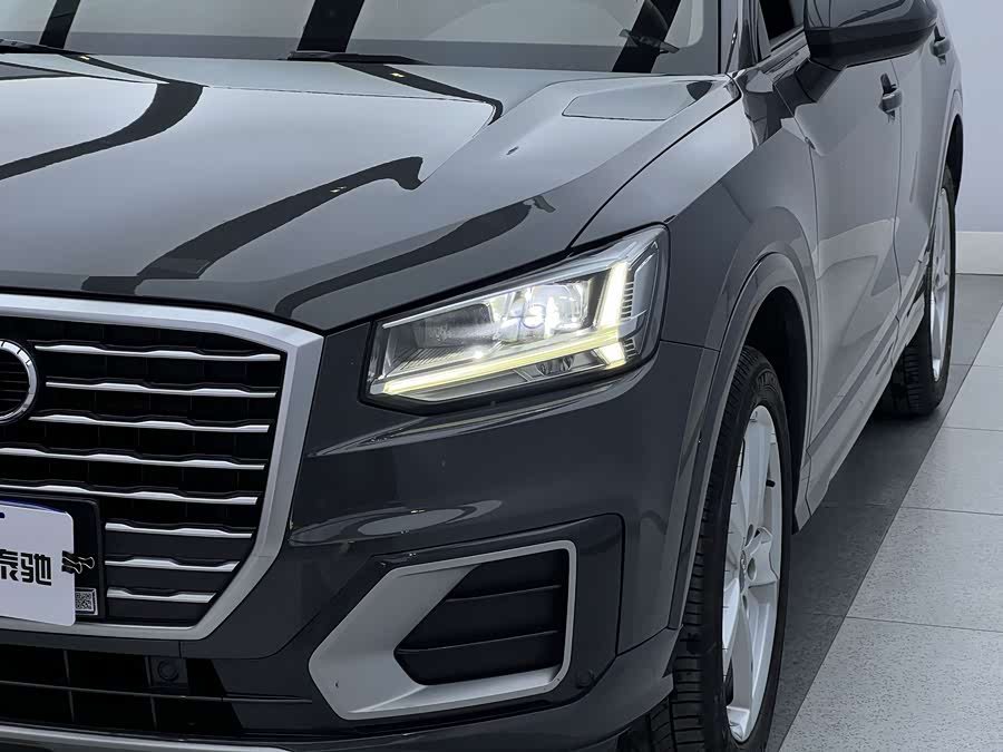 Audi Q2L 2021 car image #6