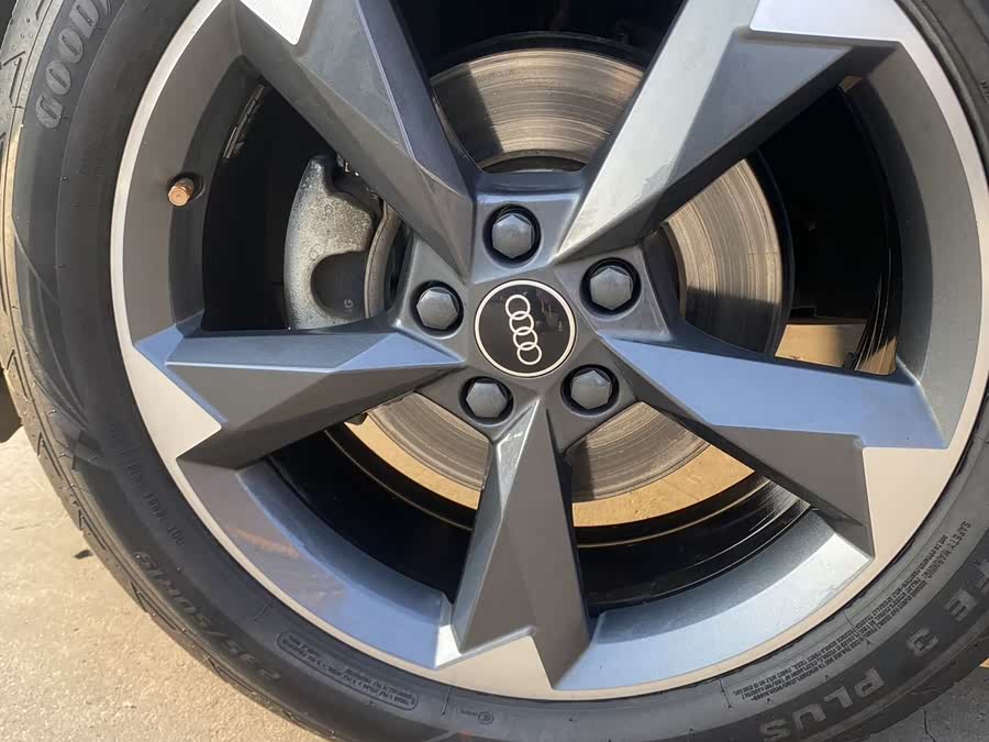 Audi Q3 2021 car image #6