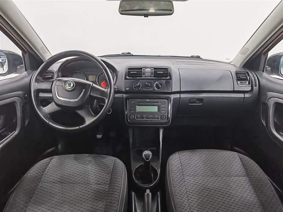 Skoda Fabia 2012 car image #6
