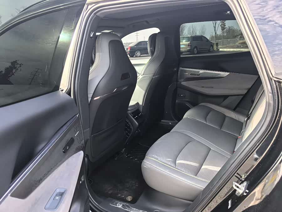 领克 领克08 EM-P 2024 汽车图片 #6