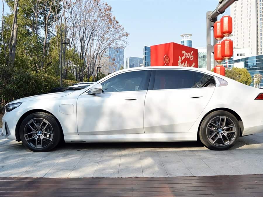 BMW i5 2025 car image #6