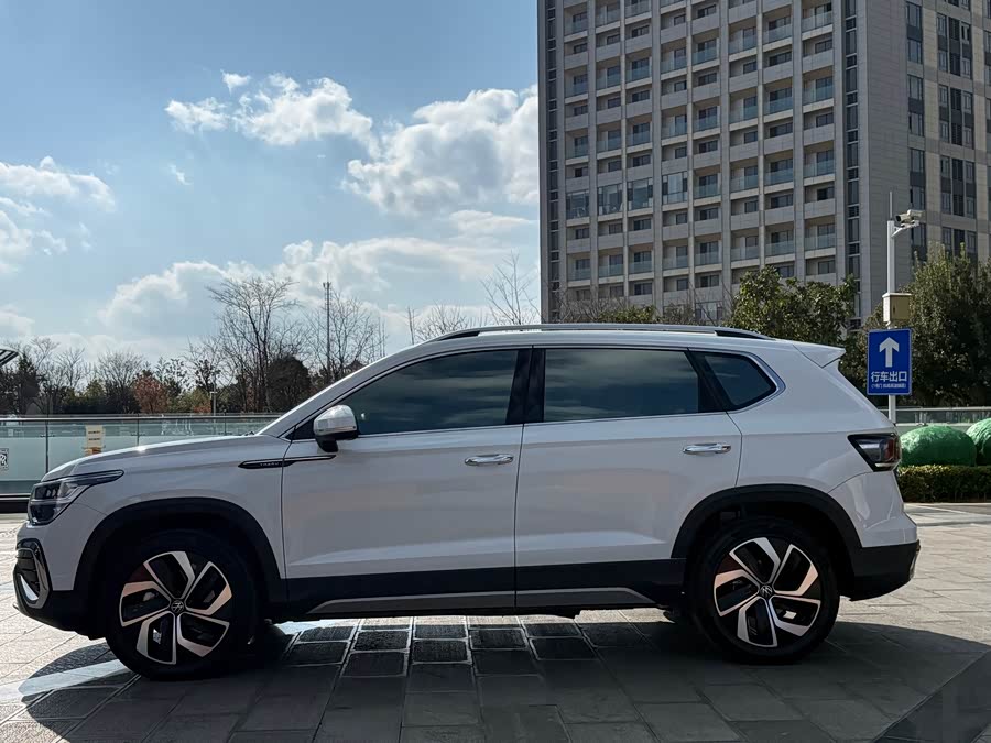 Volkswagen Tharu 2023 car image #6