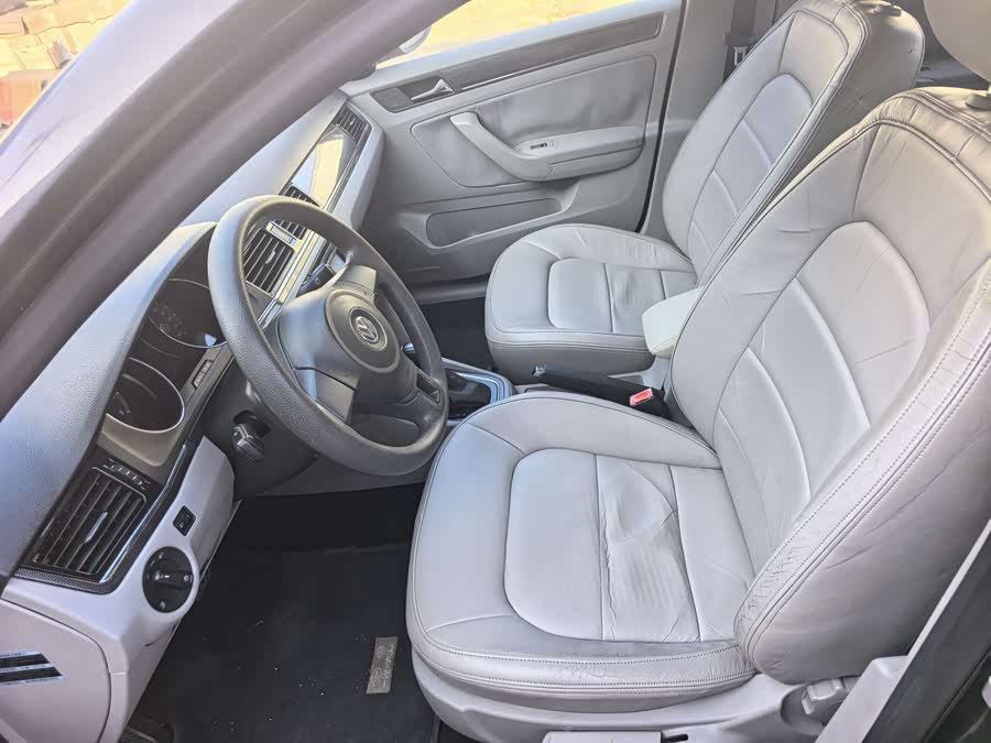 Volkswagen Bora 2013 car image #6