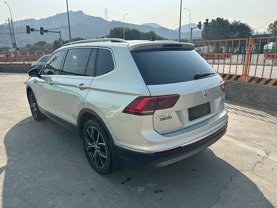 Volkswagen Tiguan L 2016 car image #6