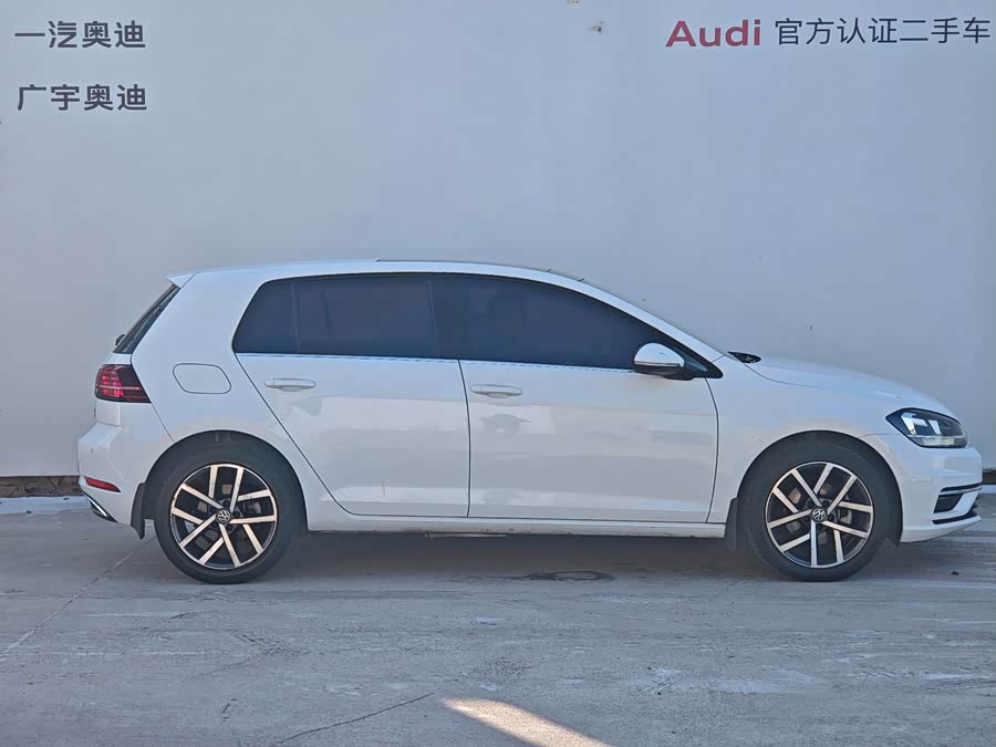 Volkswagen Golf 2019 car image #6