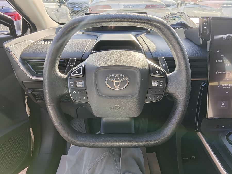 Toyota bZ3 2023 immagine di auto #6