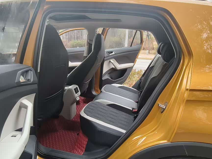 Volkswagen T-Cross 2019 #6 Volkswagen T-Cross 2019 car image #6