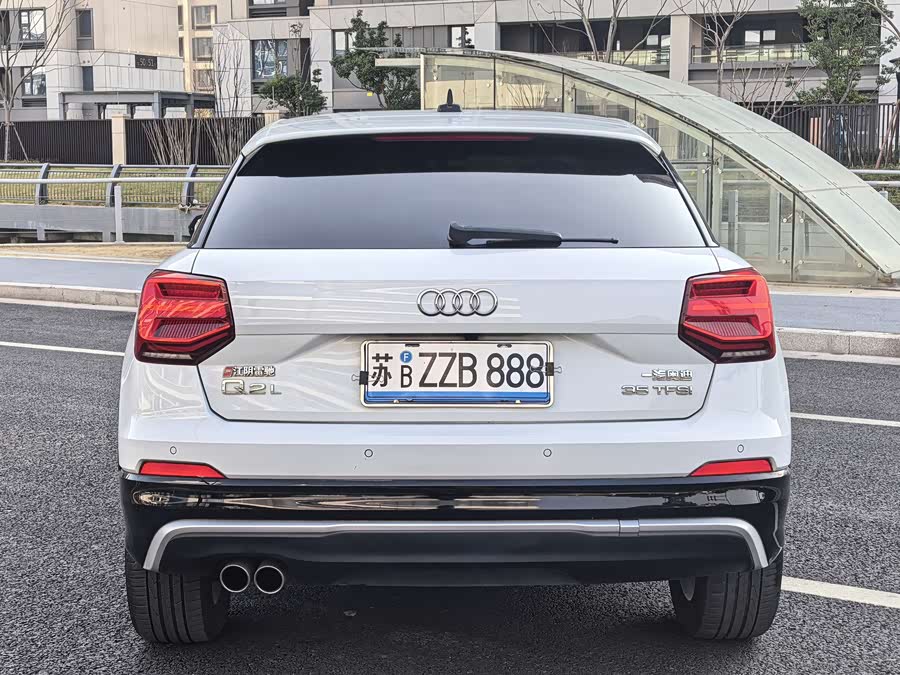 Audi Q2L 2021 car image #6