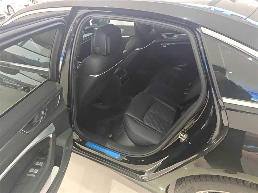 Audi A6L 2025 car image #6