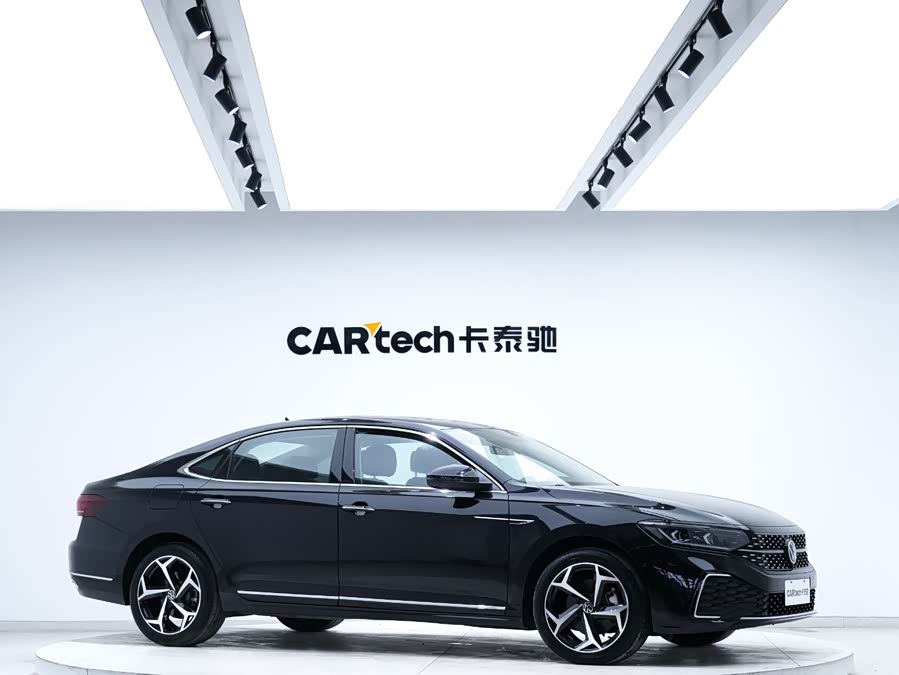 Volkswagen Passat 2023 immagine di auto #6