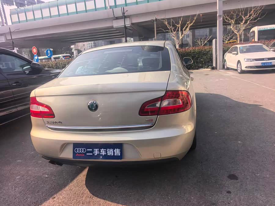 Skoda Superb 2013 car image #6