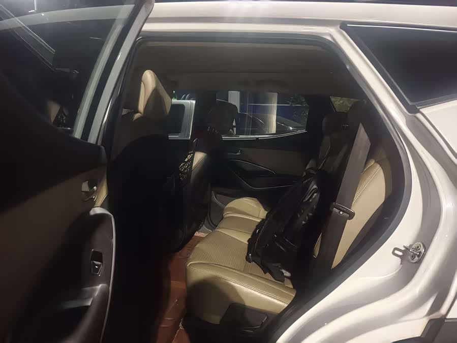 Hyundai Santa Fe 2014 car image #6