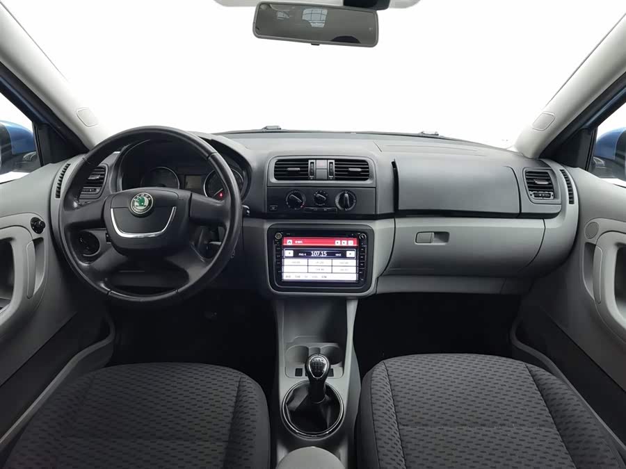 Skoda Fabia 2012 car image #6