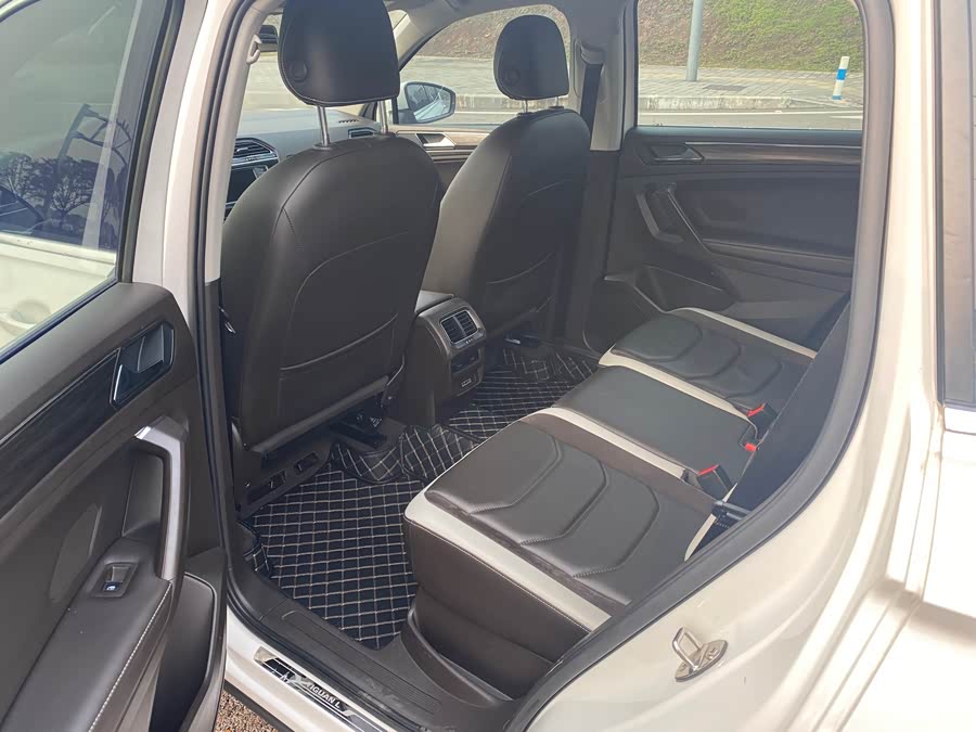 Volkswagen Tiguan L 2017 car image #6
