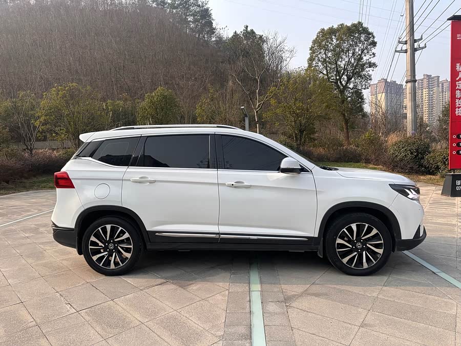 Forthing T5 2018 صورة سيارة #6