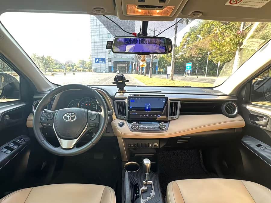 Toyota RAV4 2014 изображение автомобиля #6