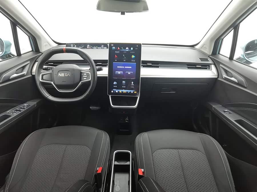 哪吒汽车 哪吒V 2021 汽车图片 #6