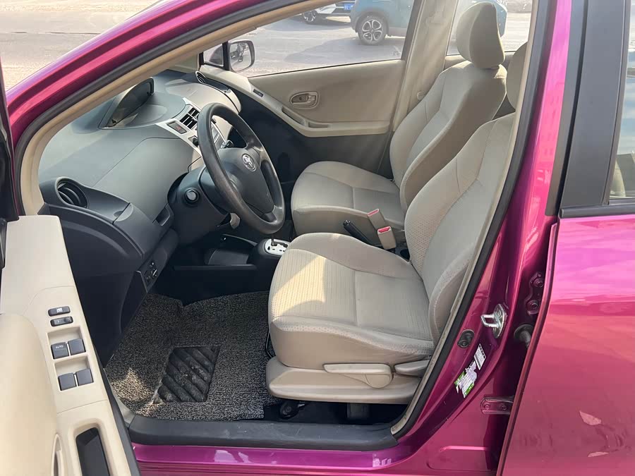 Toyota Yaris 2011 imagen de coche #6