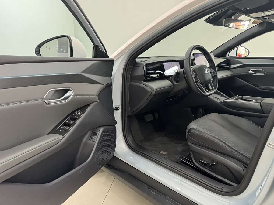 BYD Qin L 2025 car image #6