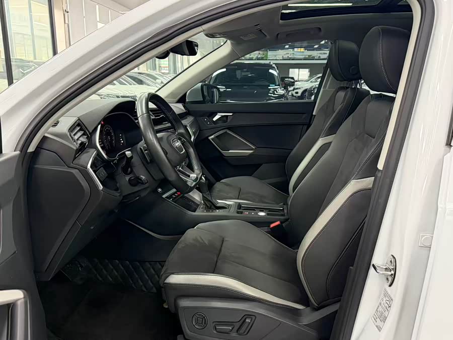 Audi Q3 2022 car image #6
