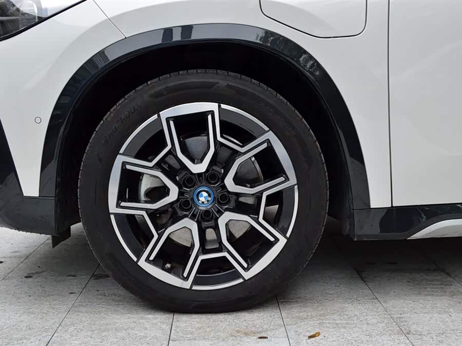 BMW iX1 2024 #6 BMW iX1 2024 immagine di auto #6