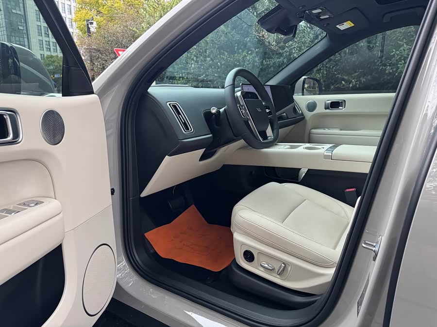 Li L6 2025 image de voiture #6