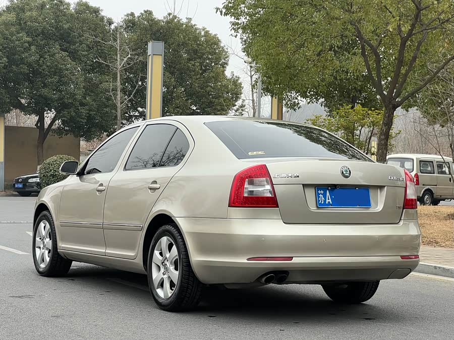 Skoda Octavia 2010 car image #6