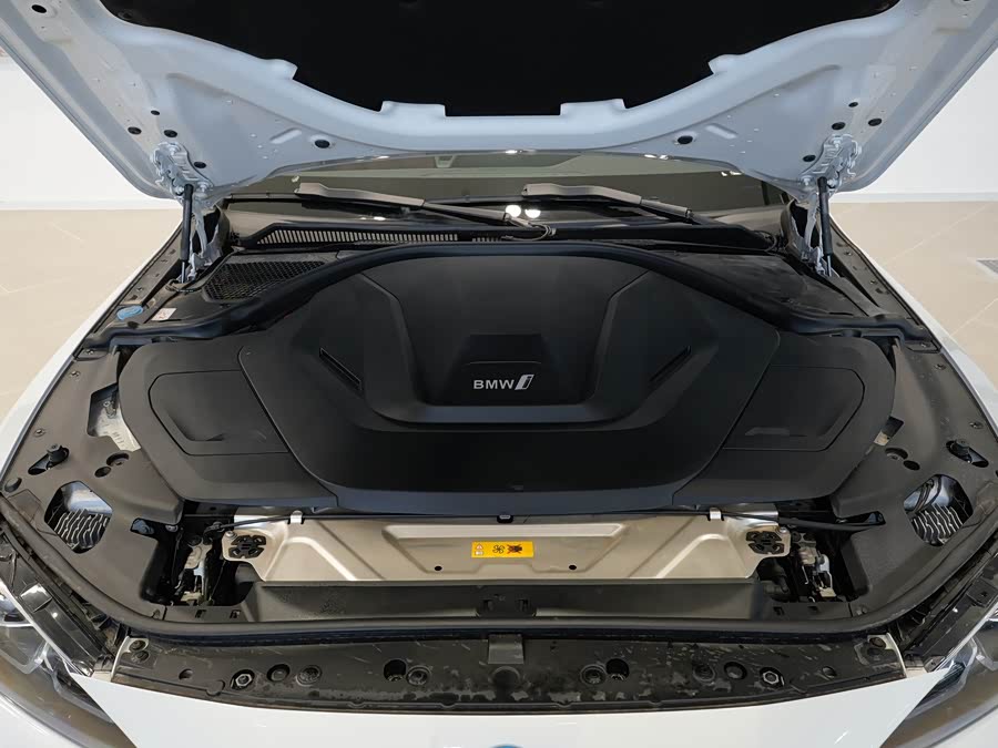 BMW i4 2023 car image #6