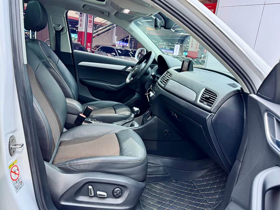 Audi Q3 2019 car image #6