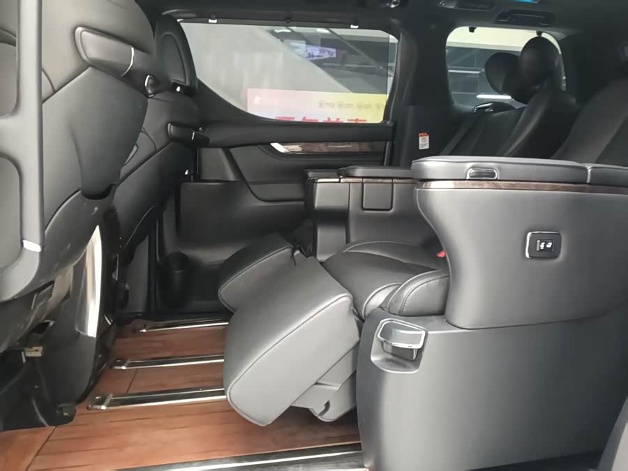 Toyota Alphard 2019 immagine di auto #6
