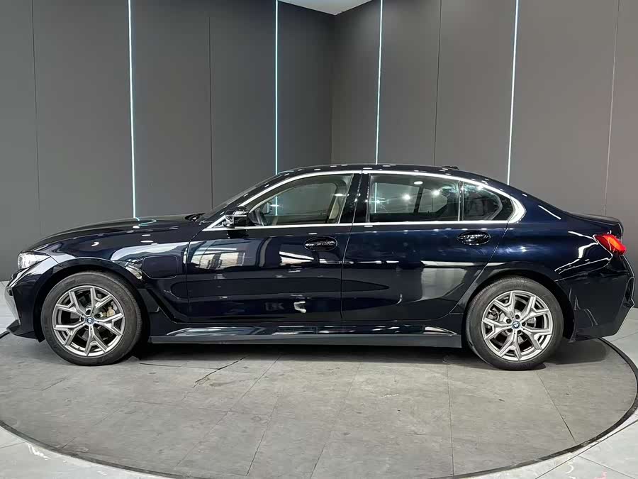 BMW i3 2023 car image #6