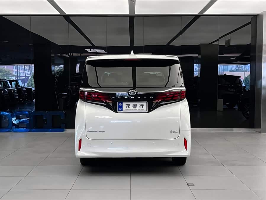 Toyota Alphard 2024 #6 Toyota Alphard 2024 car image #6